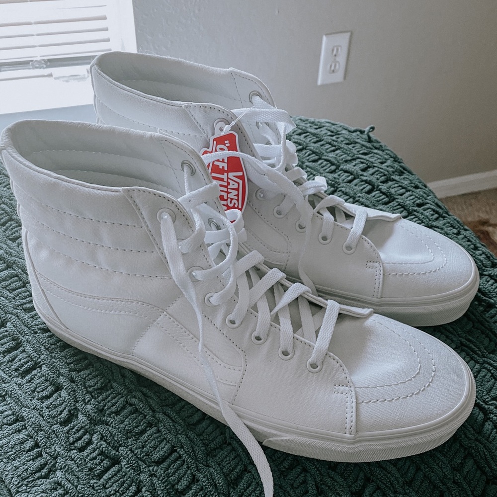 Mens white vans size 13 brand new never worn.